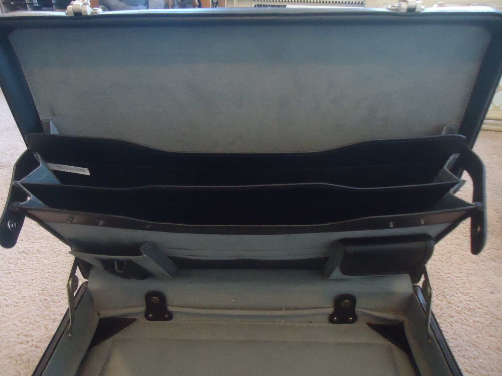 Alpine Swiss Briefcase Vintage 90″s Black 19″ x 14″ x 5″ Expandable Pockets