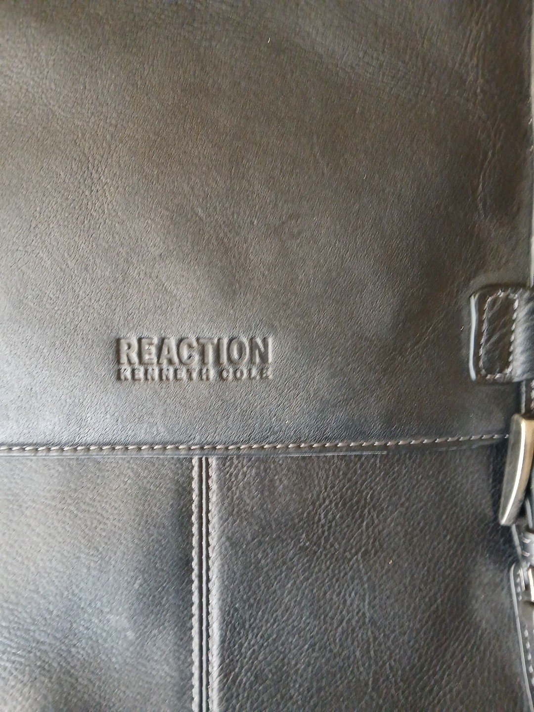 Kenneth Cole Reaction Black Leather Laptop Bag w/adjustable shoulder Strap