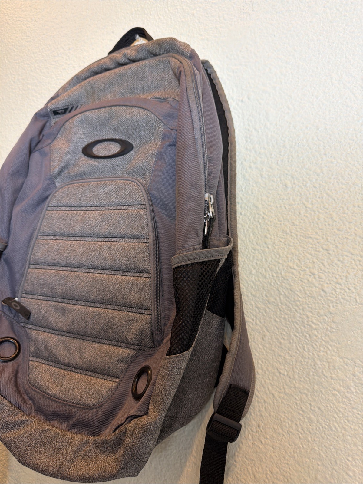 Oakley Backpack 5 Speed Pack Gray Travel Commute School Work 19×12.5×7