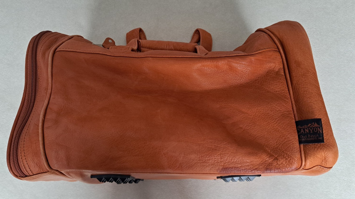 CANYON OUTBACK LEATHER GOODS GOLDEN BROWN TRAVEL DUFFEL BAG WAUSAU SUPPLY PROMO