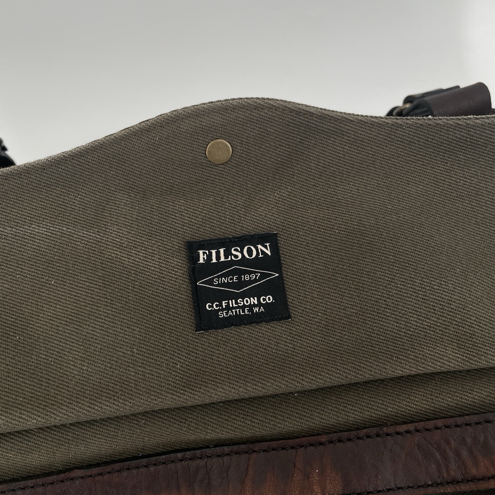 Filson Rugged Twill Duffle Bag in Otter Green – Old Size 25” – Bridle Leather