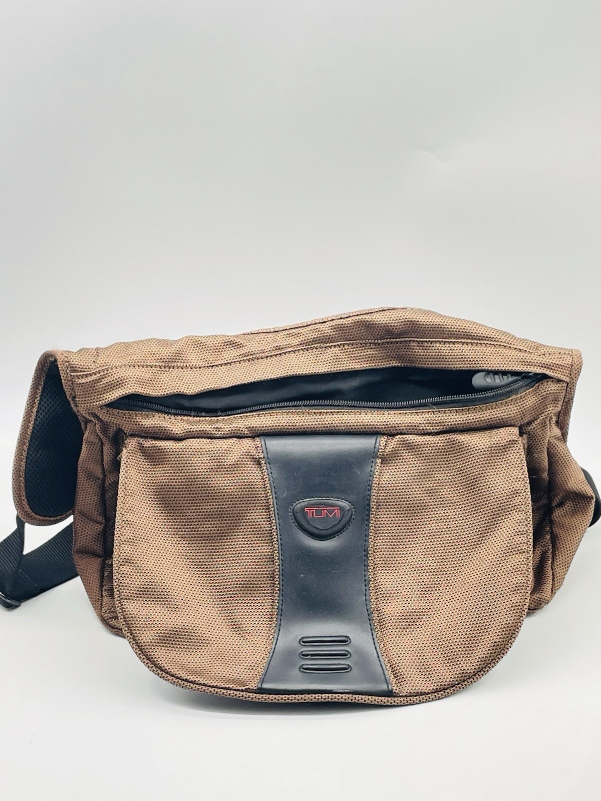 TUMI T2 Shoulder Messenger Crossbody Sling Laptop Ballistic Nylon Brown Copper